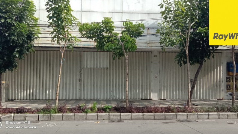 Rumah Usaha 2,5 lantai di Jalan Mayjend Sungkono, Surabaya