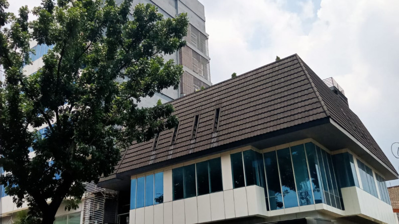 Dijual 2 Unit Gedung Perkantoran One Wolter Place di Jl. Woltermongonsidi Kebayoran Baru