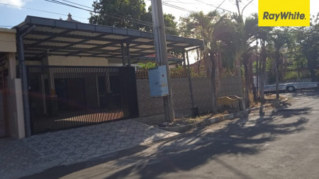 Rumah Hook di Jl Kupang Indah, Surabaya