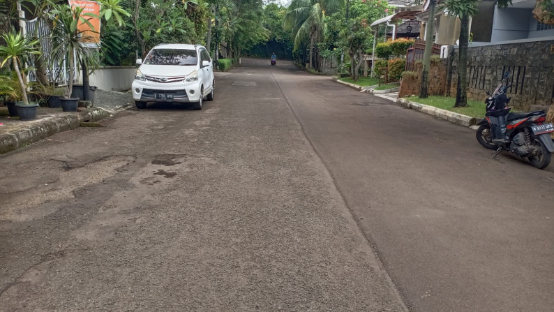 Rumah 2 lantai siap huni dalam cluster, lokasi strategis di Bintaro