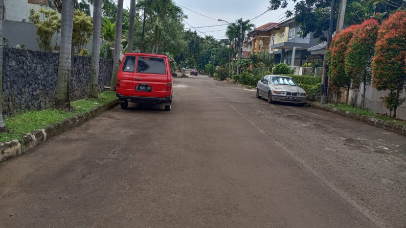 Rumah 2 lantai siap huni dalam cluster, lokasi strategis di Bintaro