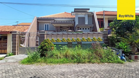 Rumah 2 lantai di Jalan Gayungsari, Surabaya