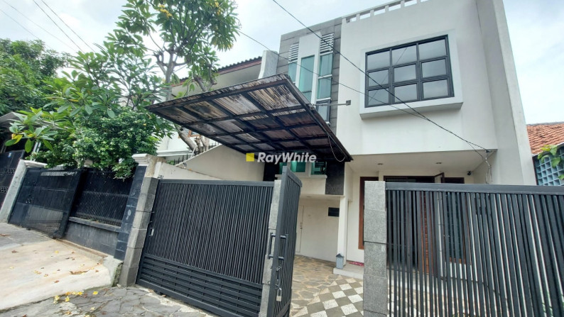 Rumah Bagus Siap Huni Lokasi Hanya Sejengkal Ke Pondok Indah