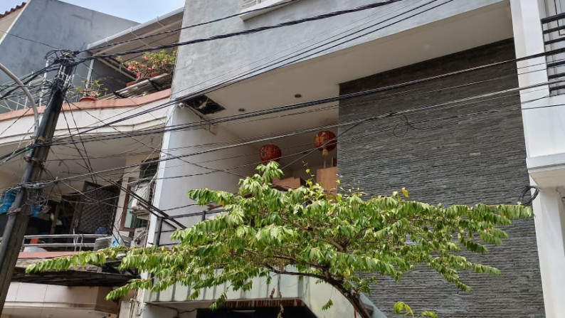 Dijual Rumah Tinggal Daerah Green Ville, Jakarta Barat