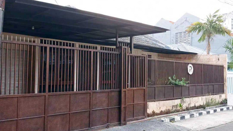 JUAL/SEWA Rumah di Darmo Baru Barat, Bagus, Terawat, Siap Huni