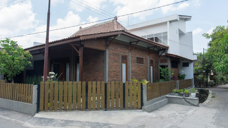 RUMAH LIMASAN 8 KAMAR DI SELATAN SINDU KUSUMA EDUPARK, TEGALREJO, YOGYAKARTA