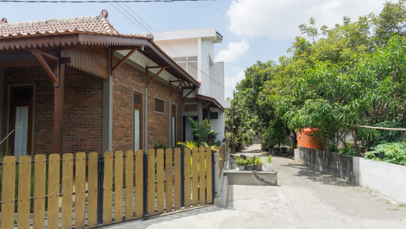 RUMAH LIMASAN 8 KAMAR DI SELATAN SINDU KUSUMA EDUPARK, TEGALREJO, YOGYAKARTA