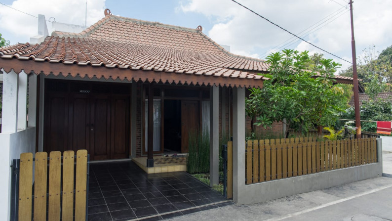 RUMAH LIMASAN 8 KAMAR DI SELATAN SINDU KUSUMA EDUPARK, TEGALREJO, YOGYAKARTA