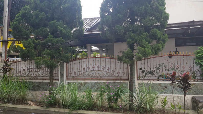 Rumah Hoek 1,5 Lantai di Arcamanik