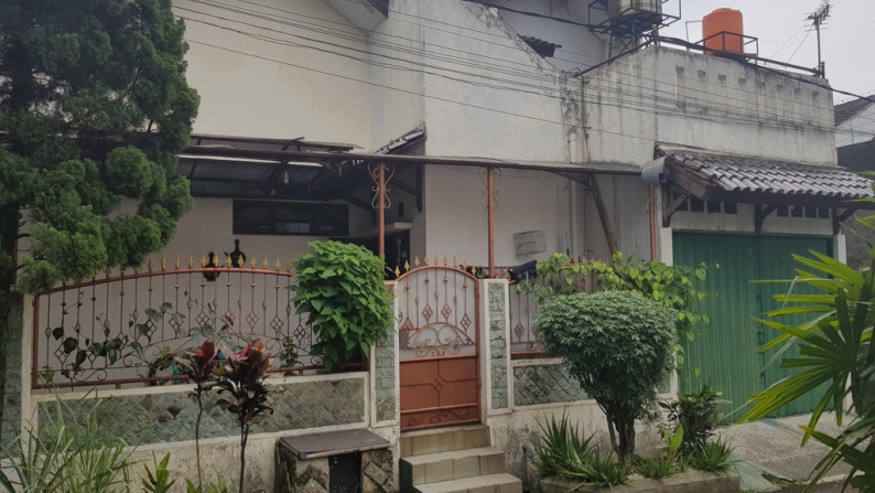 Rumah Hoek 1,5 Lantai di Arcamanik