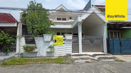 Rumah 2,5 lantai di Babatan Pantai Utara, Surabaya