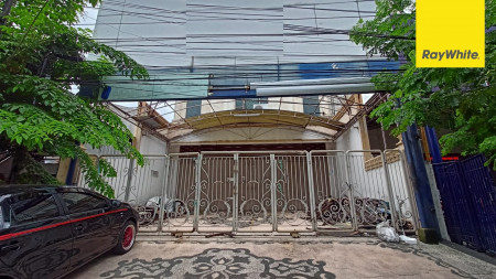 Rumah Usaha Ex Showroom di Jalan Raya Bratang Binangun, Surabaya