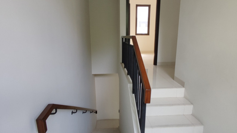 Best Price. Rumah Cluster Precia, The Eminent, Bsd