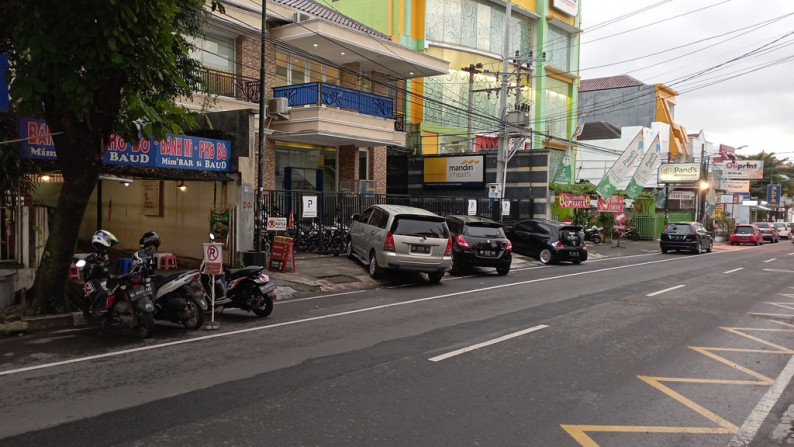 Rumah Klasik 2 Lantai Jalan C.Simanjuntak Terban Gondokusuman Yogyakarta