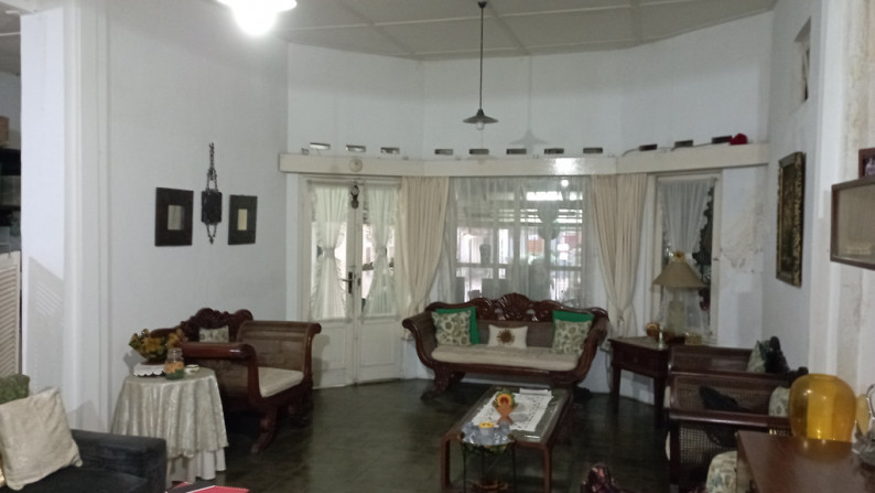Rumah Klasik 2 Lantai Jalan C.Simanjuntak Terban Gondokusuman Yogyakarta