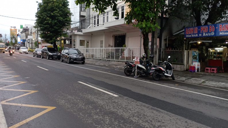 Rumah Klasik 2 Lantai Jalan C.Simanjuntak Terban Gondokusuman Yogyakarta