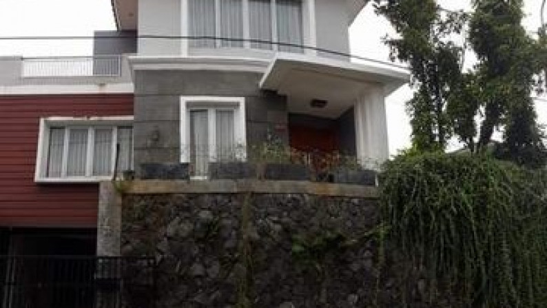 dijual rumah strategis, kondisi bagus murah nego siap huni Komp. Guruminda, Cisaratan Kulon Bandung Jawa Barat