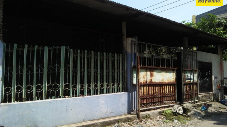 Rumah Pusat Kota di Jalan Demak Jaya, Surabaya