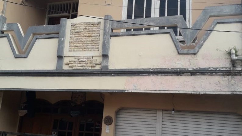 Rumah di Kebraon Utama, Surabaya