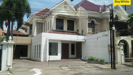 Rumah 2 lantai di Jalan Bali, Surabaya Pusat