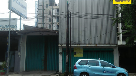 Rumah Pusat Kota di Jalan Kranggan, Surabaya