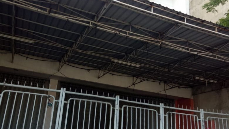 Ruko di Nol Jalan Barata Jaya, Surabaya