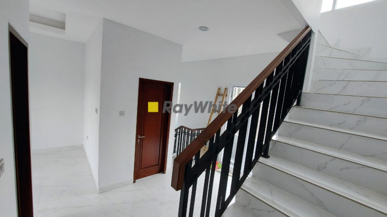 Rumah Brand New Harga Menarik Dalam Town House Strategis Dekat Toll Tb. Simatupang Cilandak