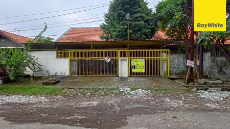 Rumah di Jalan Gayungsari Barat, Surabaya