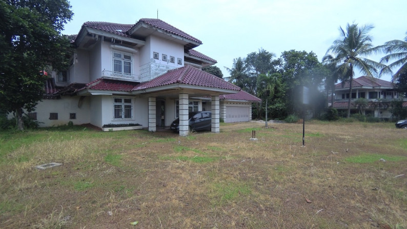 Rumah Hoek Halaman Luas, Swimming Pool, Depan Taman dekat Tol Lingkar Bogor  Perum Bilabong Permai