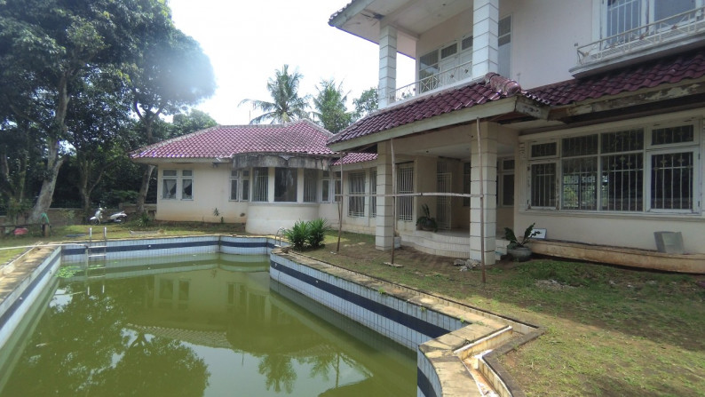 Rumah Hoek Halaman Luas, Swimming Pool, Depan Taman dekat Tol Lingkar Bogor  Perum Bilabong Permai