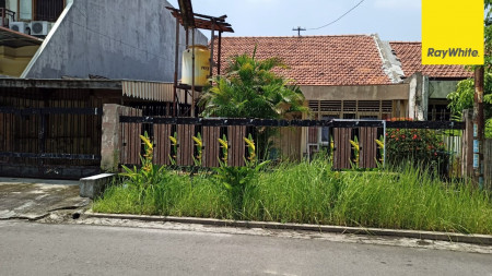 Rumah di Jalan Taman Kendangsari, Surabaya