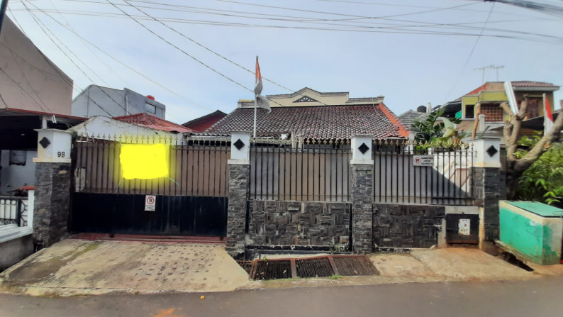 Rumah Lama Lokasi Strategis di Pasar Minggu