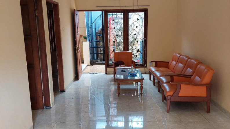 RUMAH 5 KAMAR LOKASI STRATEGIS DALAM PERUMAHAN DEKAT KAMPUS UGM DAN JL KALIURANG