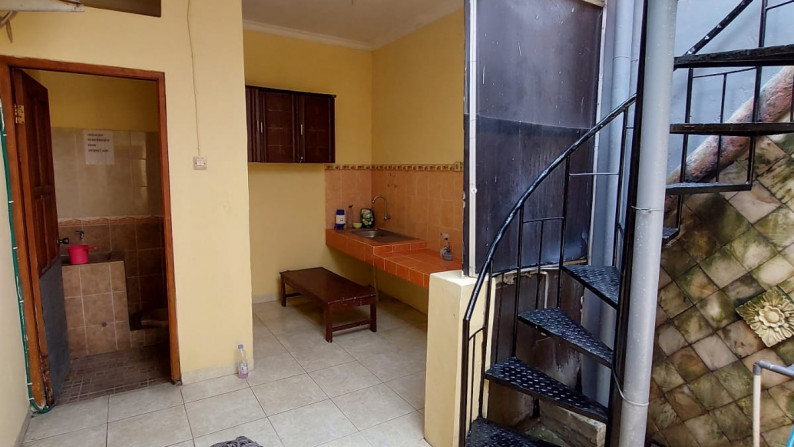 RUMAH 5 KAMAR LOKASI STRATEGIS DALAM PERUMAHAN DEKAT KAMPUS UGM DAN JL KALIURANG