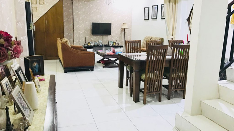 Rumah Minimalis, Interior Elegan, dan Hunian Nyaman @Pesanggrahan