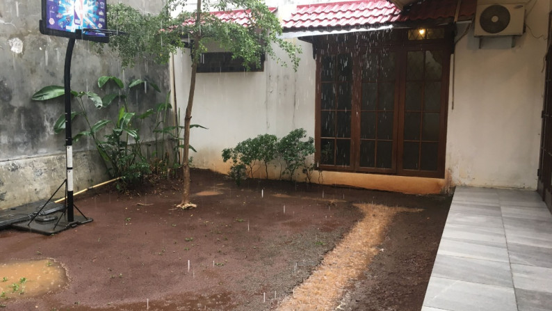 Rumah MEWAH, Halaman Luas, dan Siap Hunin @H Jian, Cipete Utara, Jak Sel