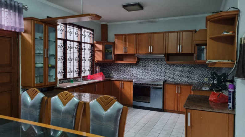 Dijual Rumah Tinggal Furnished di Leuwisari