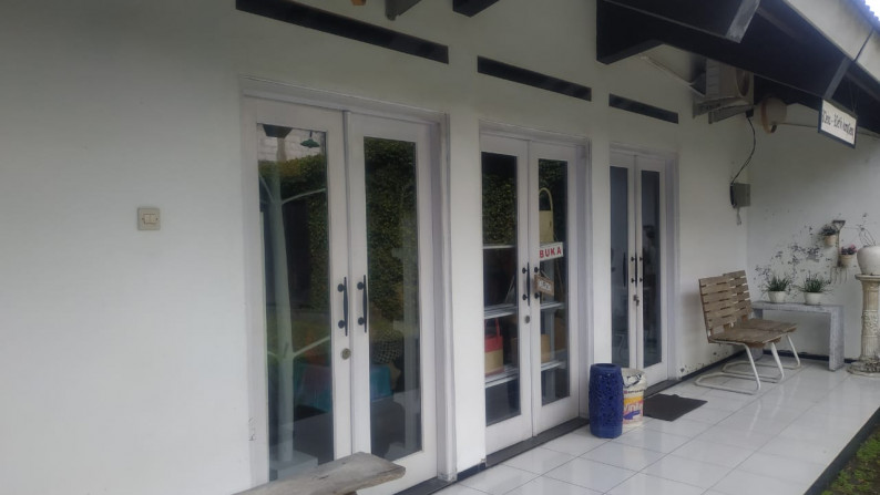 BANGUNAN STRATEGIS DI JL KABUPATEN DEKAT DARI RINGROAD DAN JL GODEAN