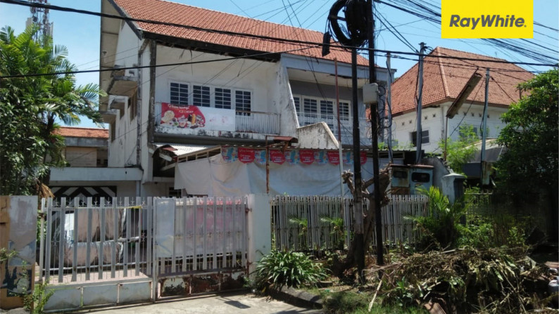 Rumah di Jalan Comal, Pusat Kota Surabaya