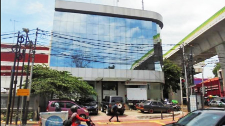 Gedung 3,5 Lantai, Posisi Hoek Pinggir Jalan, Strategis di Kebayoran Baru