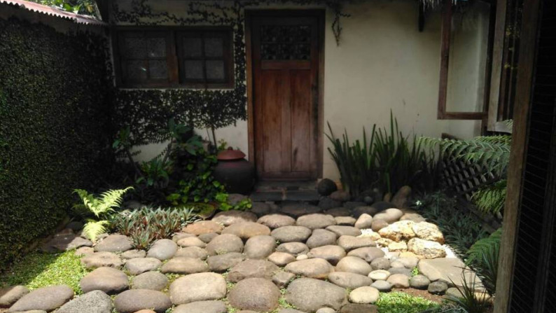 Rumah Vintage, Hunian Nyaman dan Asri @Rempoa
