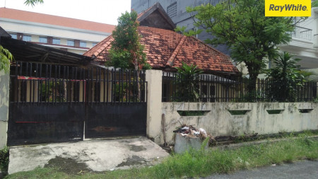 Rumah Pusat Kota di Jalan Cisadane, Darmo, Surabaya