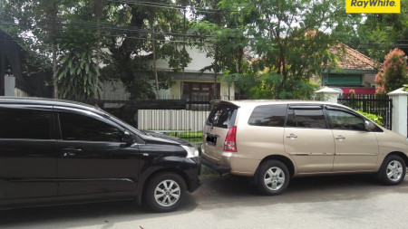 Rumah Pusat Kota di Jalan Citarum, Darmo, Surabaya