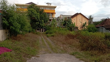 TANAH 1406 METER PERSEGI HANYA BEBERAPA METER DR JL RAYA SOLO - YOGYA KM 9