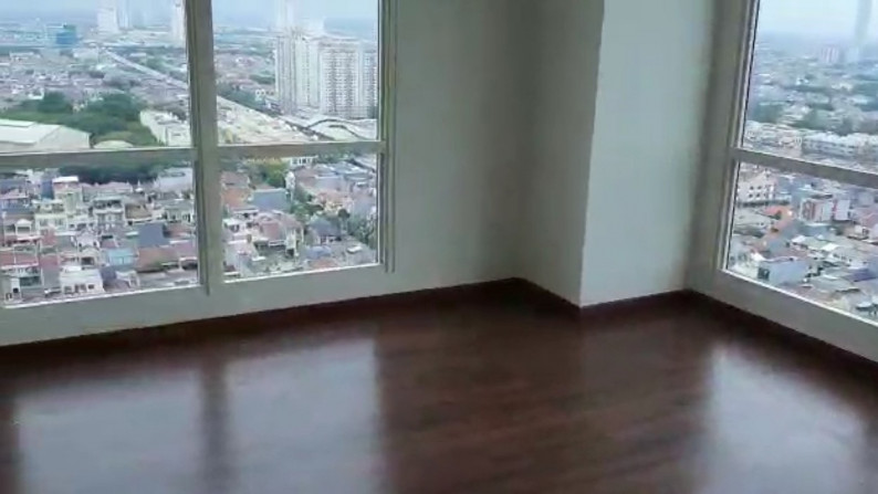 Apartemen Termewah di Kelapa Gading, Private Lift lantai marmer, Kithen & Pantry, Lantai kayu di Kamar tidur