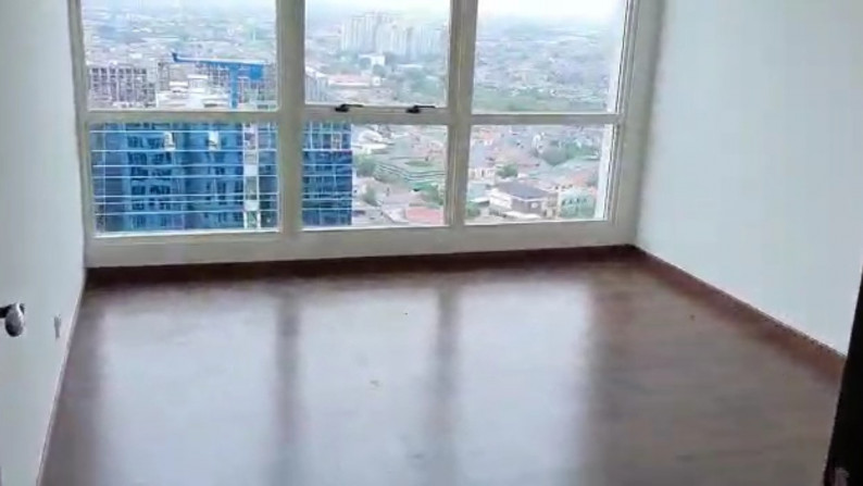 Apartemen Termewah di Kelapa Gading, Private Lift lantai marmer, Kithen & Pantry, Lantai kayu di Kamar tidur