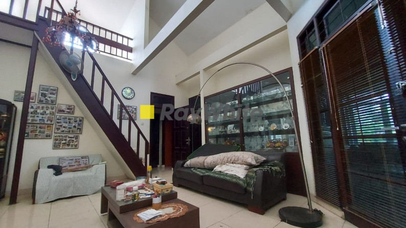 Rumah Terawat Dengan Halaman Luas Cocok Untuk Mini Town House Ataupun Rumah Kos Di Lebak Bulus