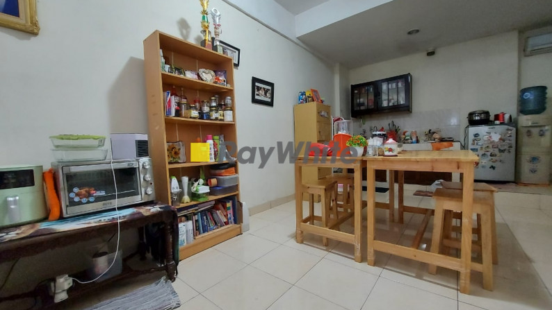 Rumah Terawat Dengan Halaman Luas Cocok Untuk Mini Town House Ataupun Rumah Kos Di Lebak Bulus