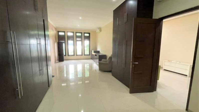 Rumah Modern Terawat Lokasi Bagus Di Pondok Indah