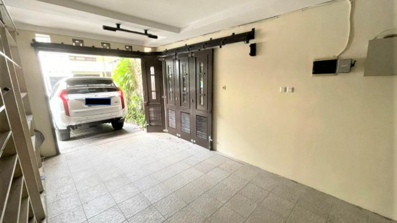 Rumah Modern Terawat Lokasi Bagus Di Pondok Indah